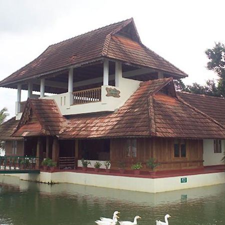 Aquasserenne Kollam Buitenkant foto
